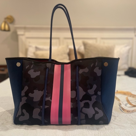 Neoprene blue camo with pink accent expandable bag with smaller zippered pouch - Picture 1 of 6
